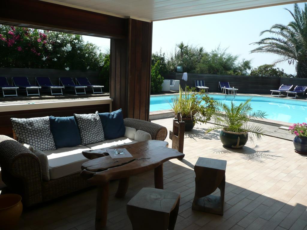 Levolle Marine Hotel Poggio Mezzana Buitenkant foto